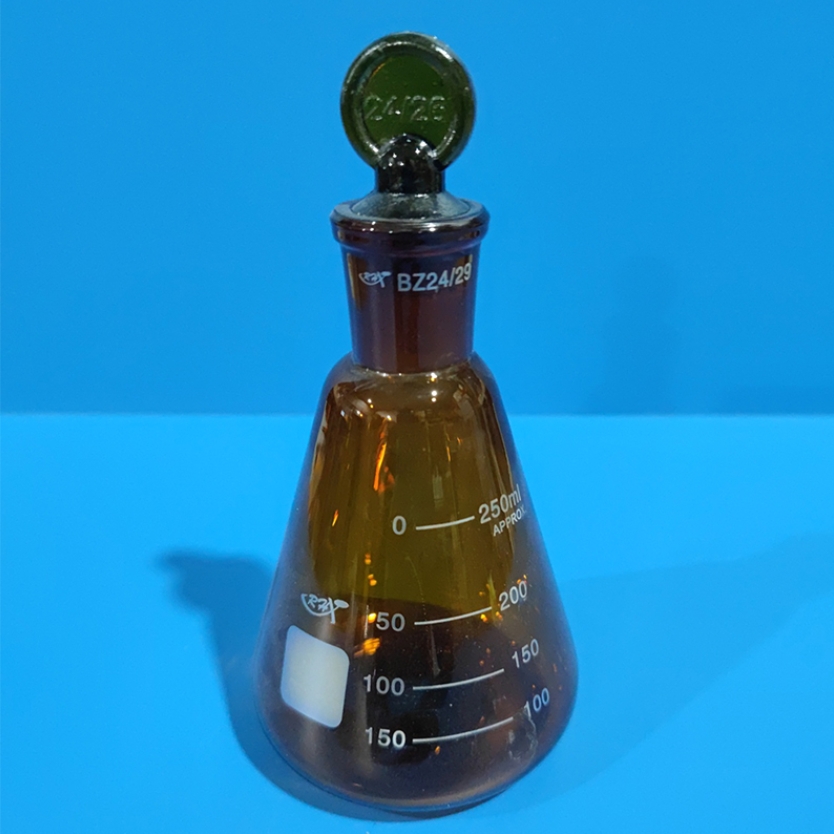 棕色具塞三角烧瓶